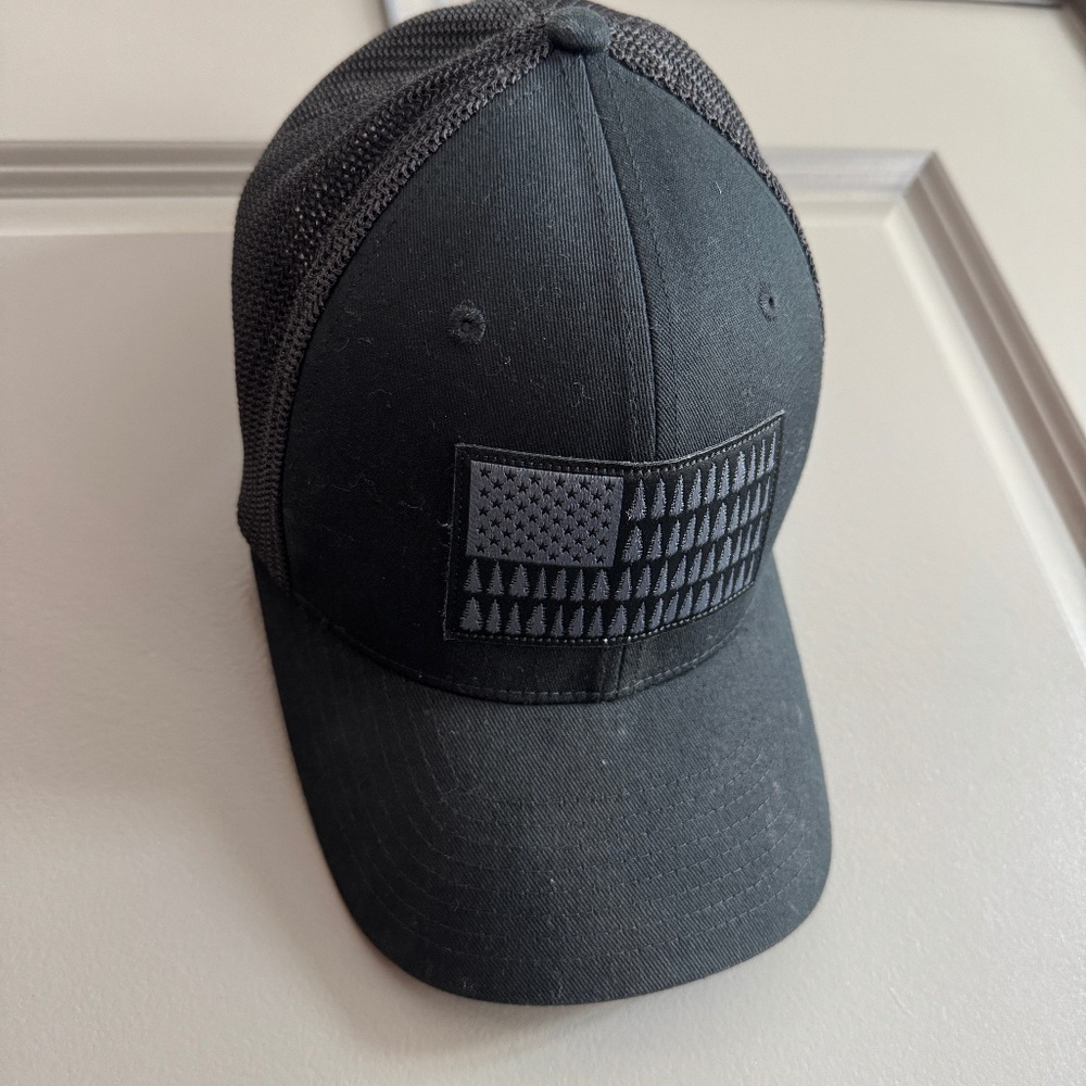 Columbia Mesh Tree Flag Ball Flexfit Hat